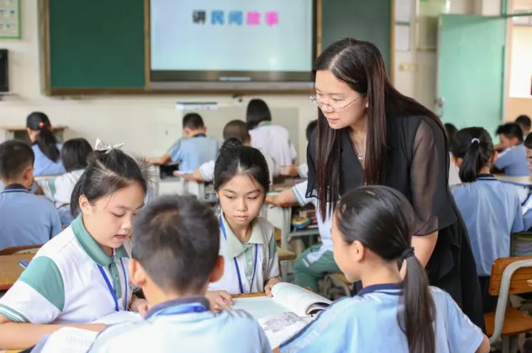 小學生建立友好的師生關(guān)系